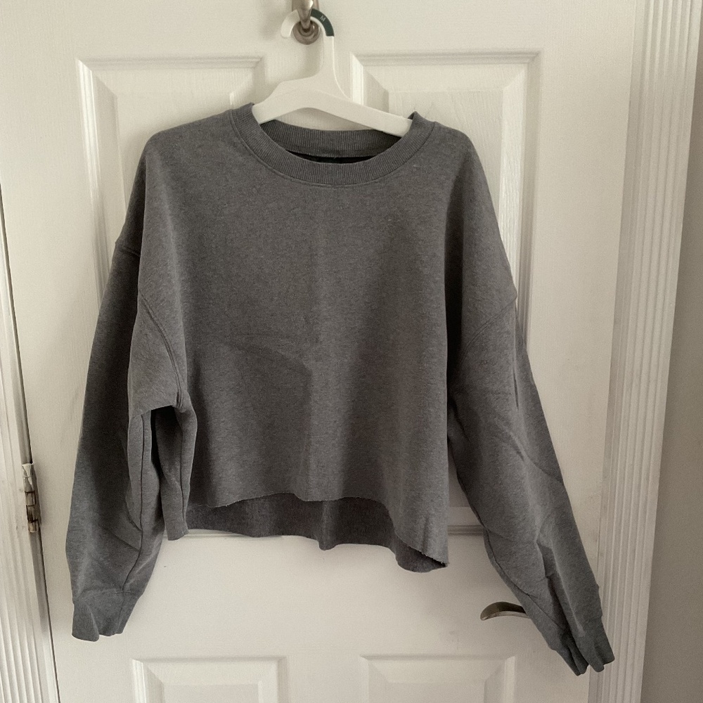 Grey cropped sweatshirt